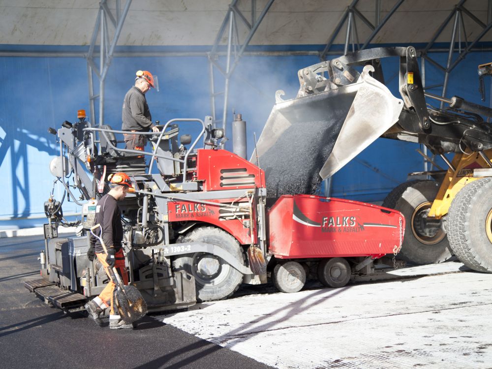 Asfalt i vardagen: Från villauppfart till industriplan