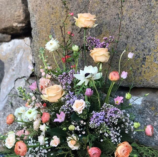 Begravningsblommor  en sista hälsning i blomsterform